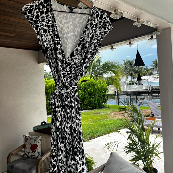 Ann Taylor Dresses & Skirts - Ann Taylor Black and White Patterned Dress